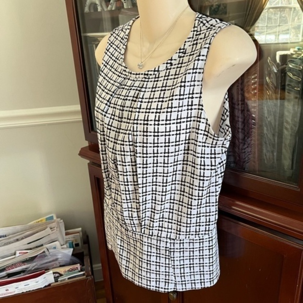 Banana Republic Black and White Sleeveless Top Size 2 Like New - Picture 5 of 13